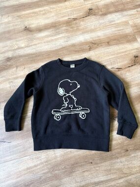 Kaws x Peanuts Skateboard Snoopy Uniqlo kids toddler crewneck sweatshirt 3-4T